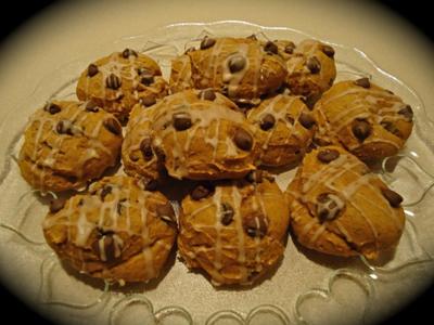 Rudolph's Favorite Pumpkin Chocolate Chip Cake Cookies!